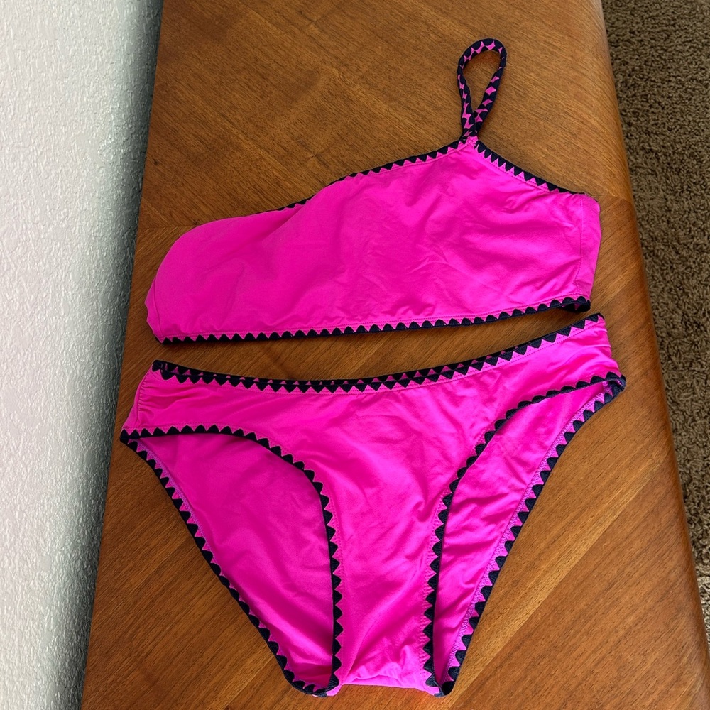 Lucy Brand
Bikini